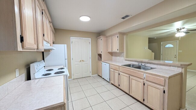 Building Photo - 301 E New Hampshire St