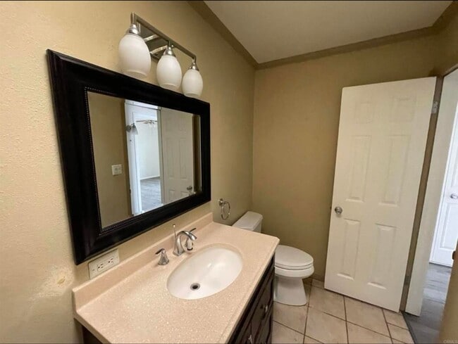 Building Photo - 2 Bed | 1 Bath | Washer & Dryer Included -...