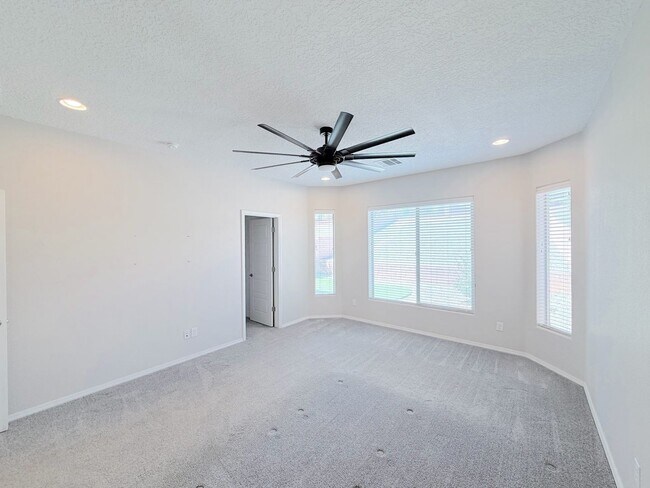 Building Photo - Modern 3 Bedroom Los Lunas Home with Refrigerated Air. Near I-25!