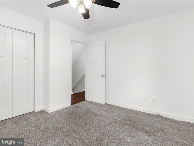 Building Photo - 7896 Pavilion Dr