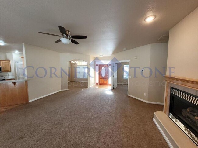 Building Photo - Wonderful Home Near GolfView Golf Course!