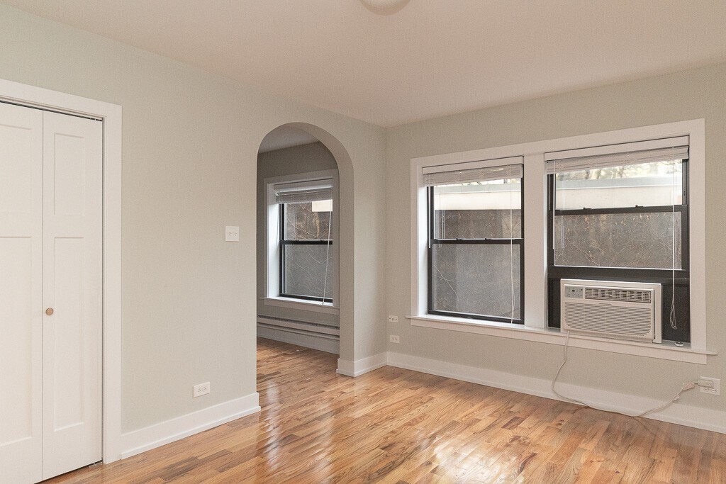 Building Photo - 556 W Arlington Pl