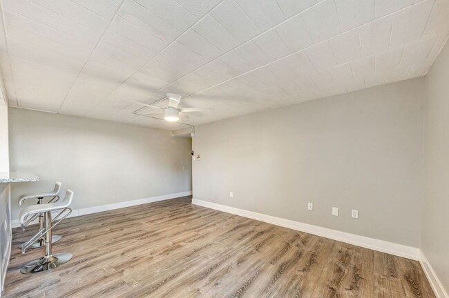 Building Photo - Welcome to your new condo in Walden Woods, located within the sought-after West Allegheny School ...