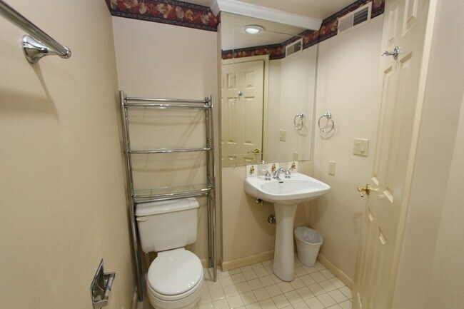 Building Photo - 3333 Deer Hollow Dr