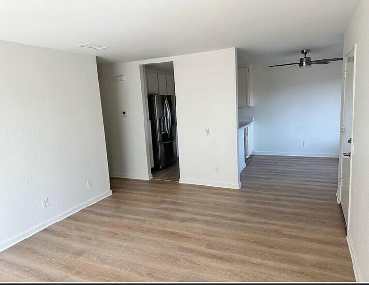 Living room - 870 S Rancho Santa Fe Rd