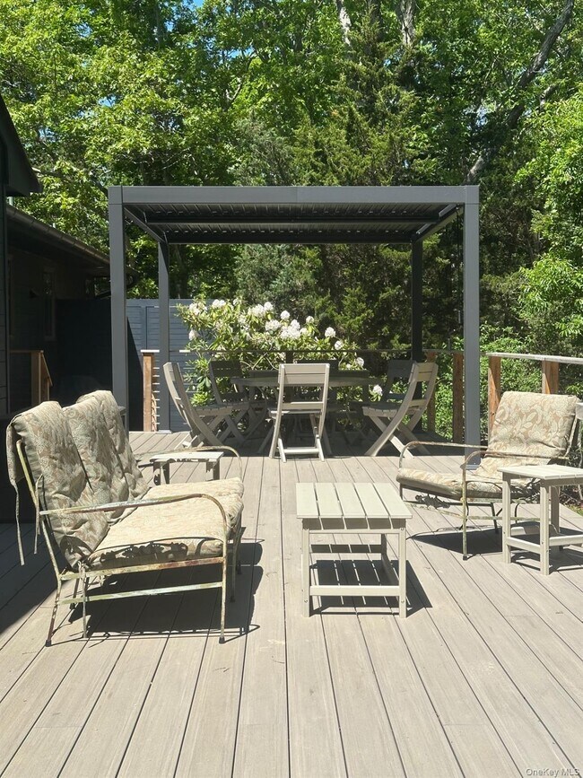 Building Photo - 123 Windward