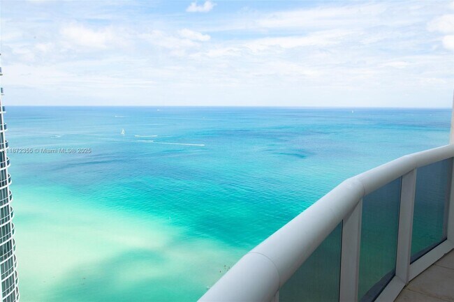 Building Photo - 15811 Collins Ave