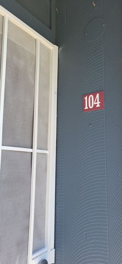 Building Photo - Vallejo Studio available for rent in excellent location over looking Dan Foley Park