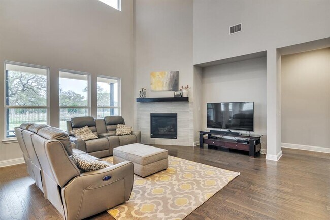 Building Photo - 7100 Trissino Dr