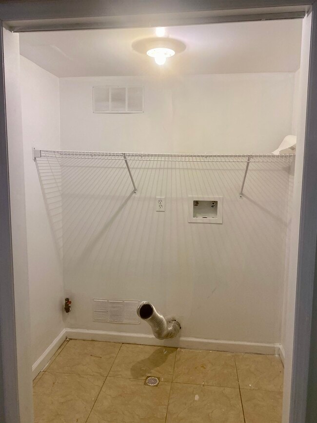 Building Photo - 525 AVENUE A Ave