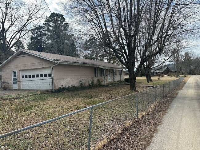 Building Photo - 101 Buffalo St