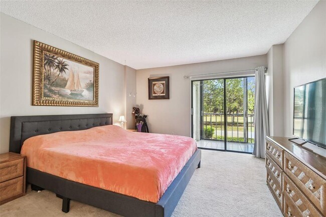 Building Photo - 2700 Cove Cay Dr