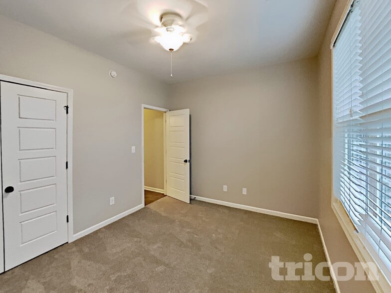 Building Photo - 77 Dropseed Ln