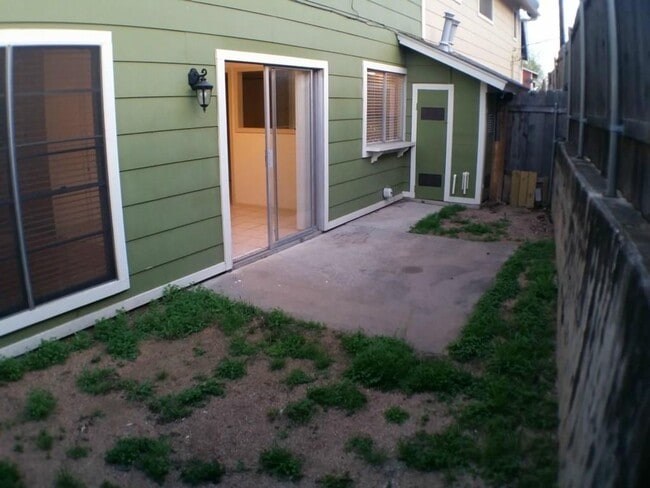 Building Photo - 7204 Creekside Dr