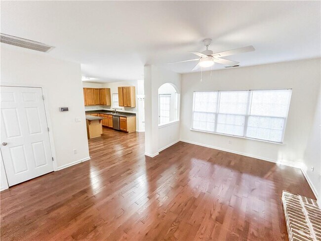 Building Photo - 2027 Oakbluff Way SW