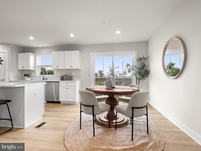 Building Photo - 4738 Naples Ave