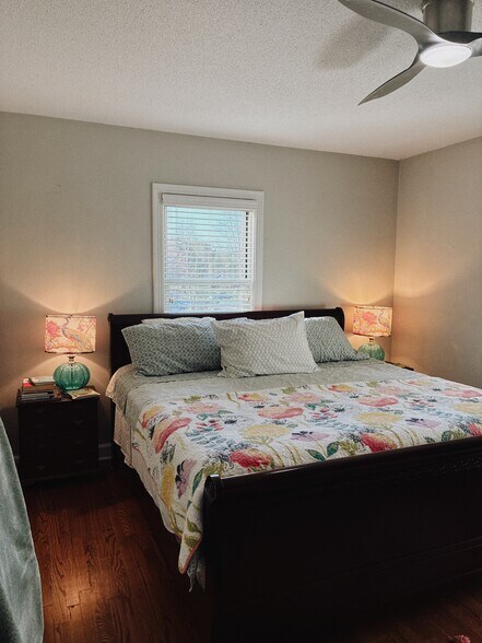 Building Photo - 6946 Hickory View Ln