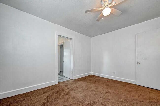 Building Photo - 7119 Farnsworth St