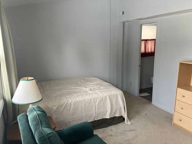 Building Photo - 116 Caribou St