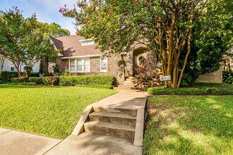 Building Photo - Darling English Tudor style home in the heart of the University District near TCU!