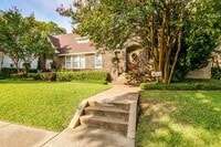 Building Photo - Darling English Tudor style home in the heart of the University District near TCU!