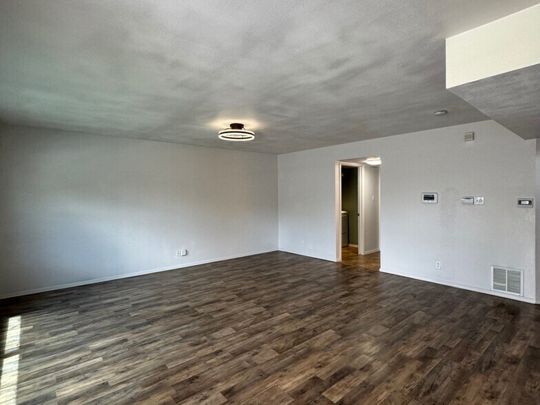 Building Photo - 13260 Emerald Creek Dr