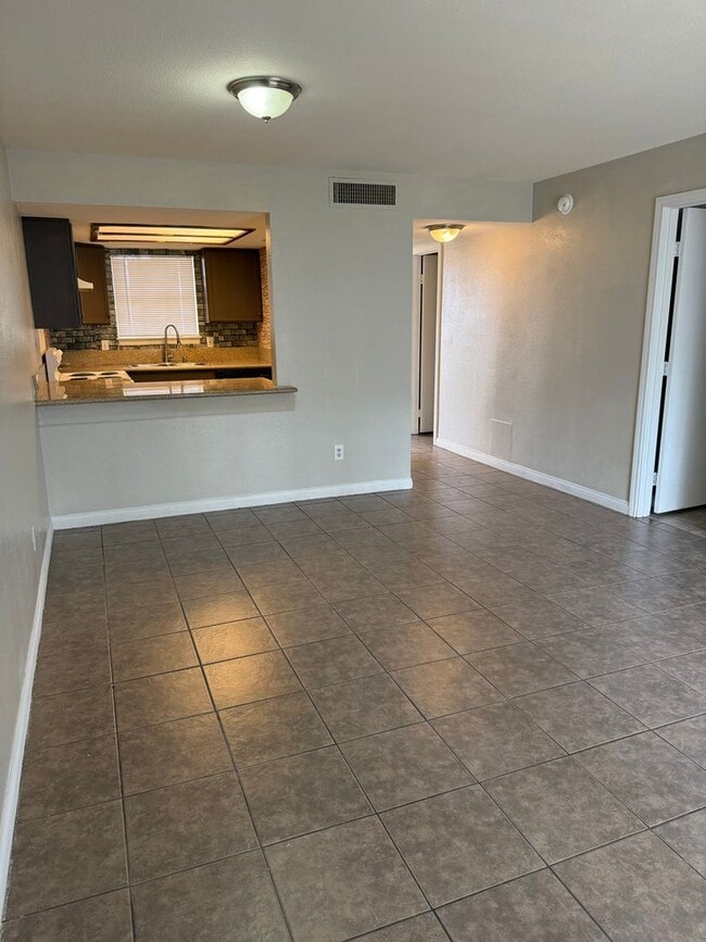 Building Photo - 3823 S Maryland Pkwy