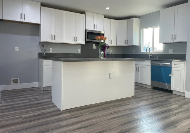 Building Photo - 8148 Garden Grove Ave