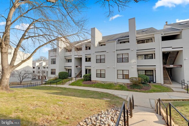 Building Photo - 1639 Carriage House Terrace