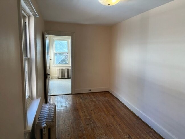 Building Photo - Welcome to our cozy 2nd floor 2-bedroom, 1...