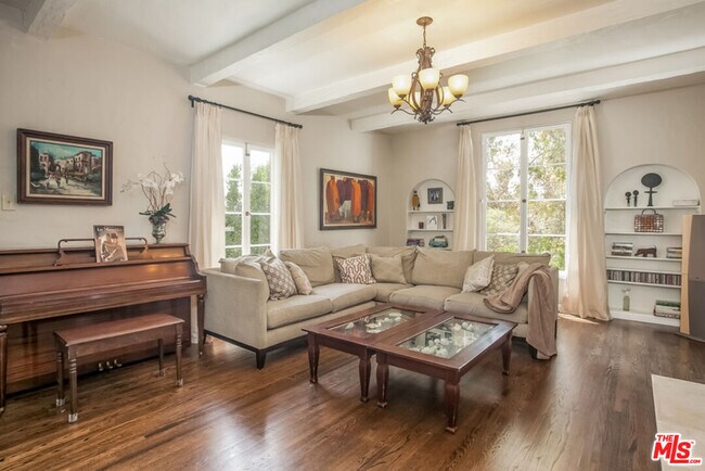 Building Photo - 1332 Comstock Ave