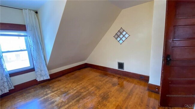 Building Photo - 400 Roberts Ave