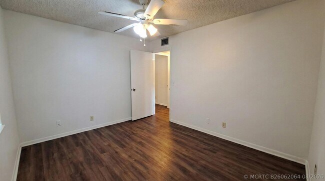 Building Photo - 222 Pine HOV Cir