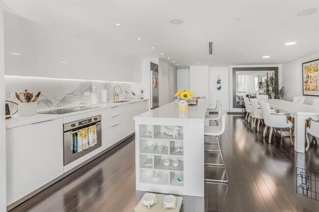 Building Photo - 1040 Biscayne Blvd