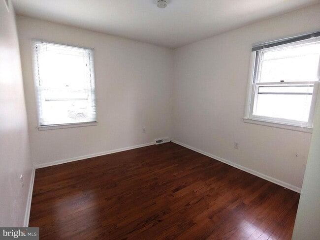Building Photo - 149 Northway