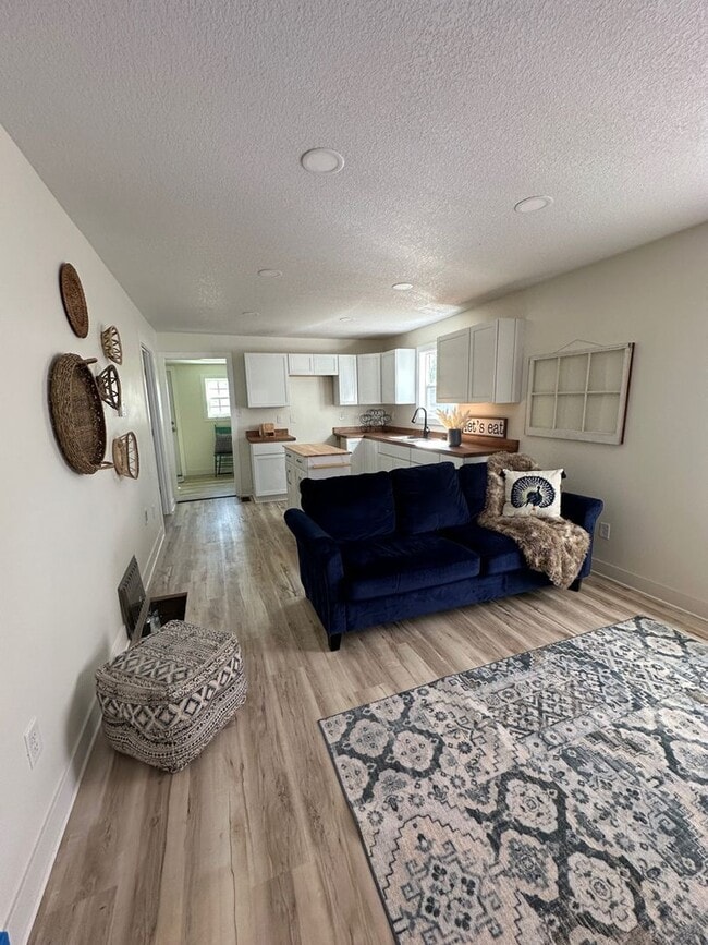 Building Photo - HOUSE FOR RENT at 910 N 11st St, Salina, KS