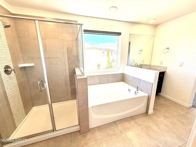 Building Photo - 556 Vaquero Ct