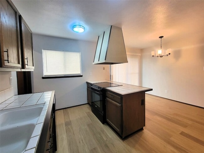 Building Photo - 7724 Val Verde Dr