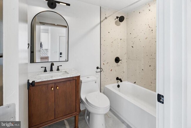 Building Photo - 900 N 41st St