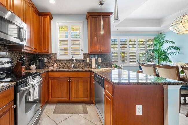 Building Photo - 11756 Valencia Gardens Ave