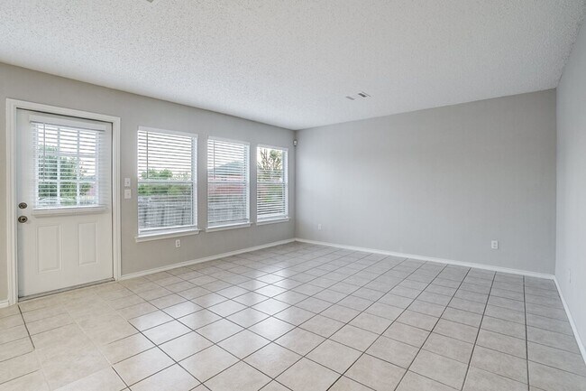 Building Photo - 1001 Howell Terrace Pl