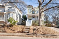 Building Photo - Gorgeous 4bd/4ba Three Level Home w/ 2-Car...