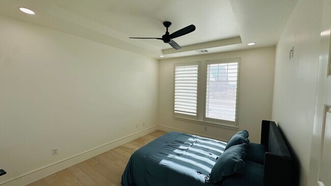 Building Photo - CORPORATE LEASE!!! Attn traveling nurse, e...