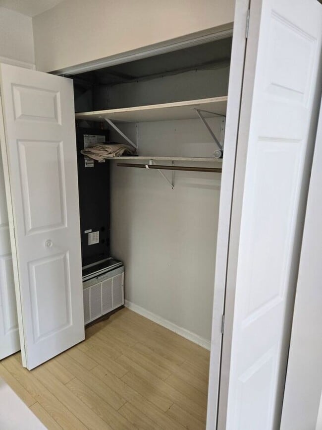 Building Photo - 1917 W 103rd St