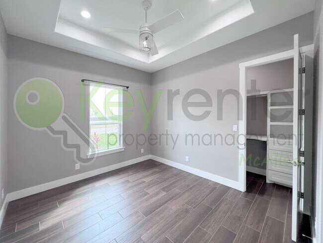 Building Photo - Gorgeous 4 bed/4 bath home, now available ...