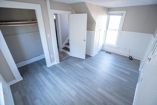 Building Photo - 166 N Sandusky St