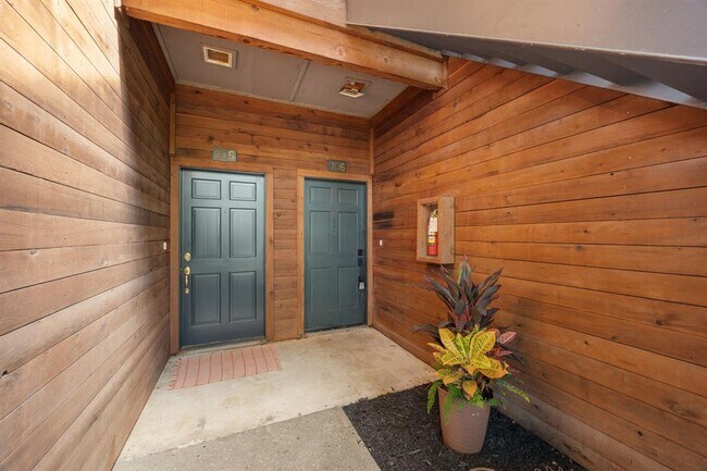 Building Photo - 4711 Spicewood Springs Rd