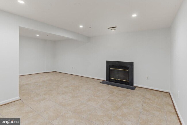 Building Photo - 6033 Grenfell Loop