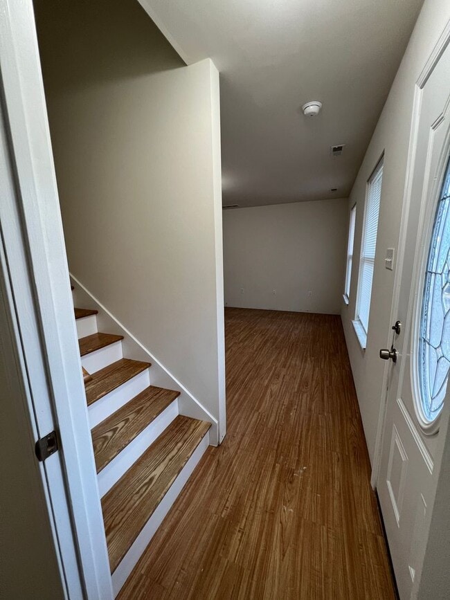 Building Photo - Home On 5 Acres Just North of Washington, MO