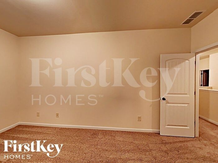 Building Photo - 8030 Gracen Dr